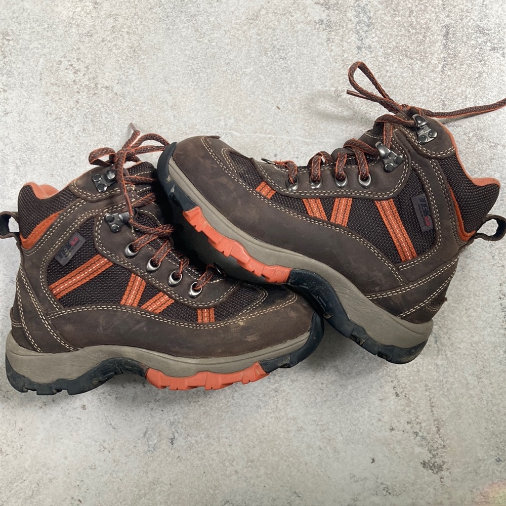 L.L.Bean Kids Hiking Boots Waterproof Insulated Size 2  EUC